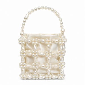 <p data-start="0" data-end="395"><strong>• Marka: </strong>Atelier Emine<br data-start="22" data-end="25" /><strong>• Seri:</strong> Pearl Weave Couture<br data-start="52" data-end="55" /><strong>• Model:</strong> Ribbon Pouch<br data-start="76" data-end="79" /><strong>• Malzeme:</strong> 16 mm ve 10 mm lüx inci ve yüksek dayanımlı fluorocarbon misina<br data-start="153" data-end="156" /><strong>• Boyut: </strong>13 × 14 × 4 cm (±2 cm)<br data-start="187" data-end="190" /><strong>• Kulp: </strong>Lüx inci kulp<br data-start="211" data-end="214" /><strong>• İşçilik:</strong> %100 el işçiliği<br data-start="241" data-end="244" /><strong>• Astar:</strong> Saten büzgülü kese<br data-start="271" data-end="274" /><strong>• Kapanış:</strong> Kapamasız<br data-start="294" data-end="297" /><strong>• Kullanım:</strong> Elde taşıma için tasarlanmıştır<br data-start="340" data-end="343" />•<strong> Üretim Süresi: </strong>Siparişe özel üretim